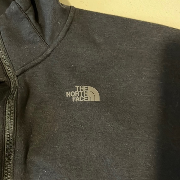 𝅺THE North Face black zip up top, size SP, in good condition - Picture 3 of 7